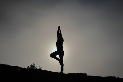 3 asanas pour débutants, parmi les postures de yoga en français